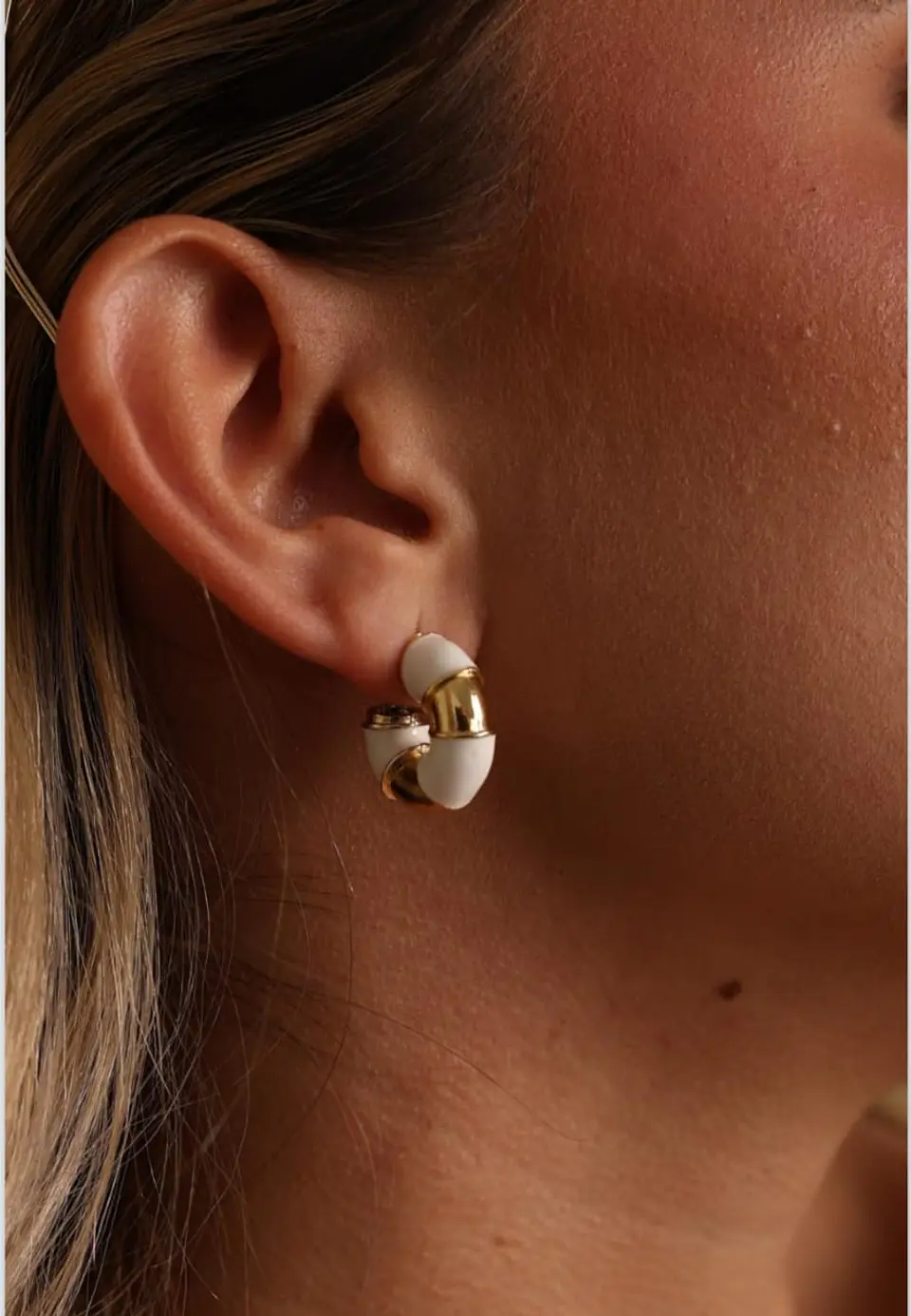 Arete en rodio tipo candonga pequeña 1