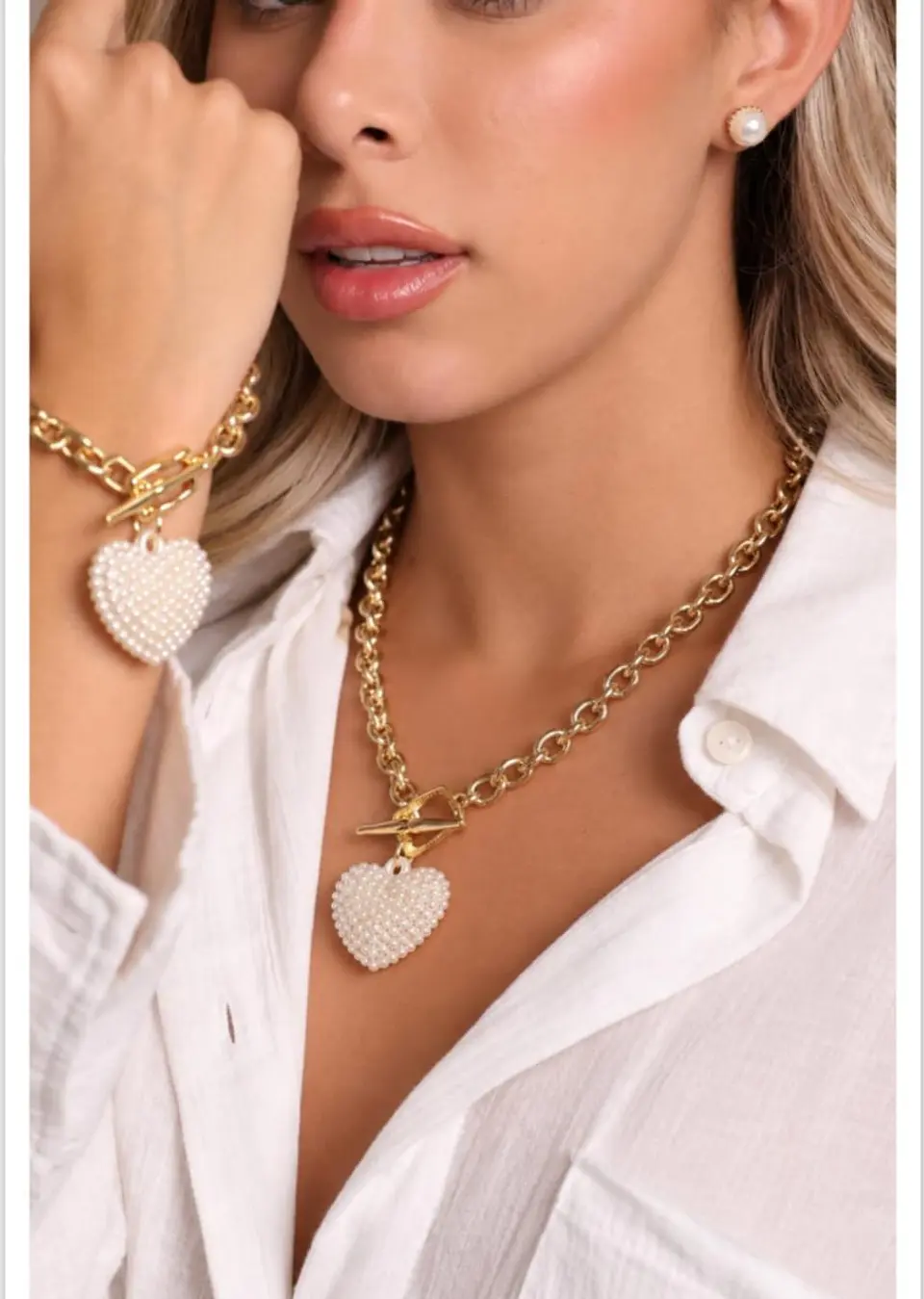 Collar y pulsera en rodio, con dije de perlas pequeña.  1