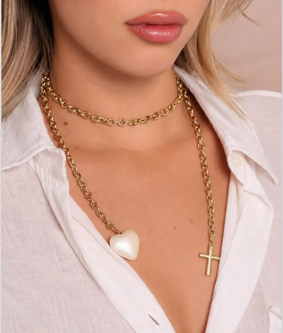 Collar en rodio tipo corbatin.  1