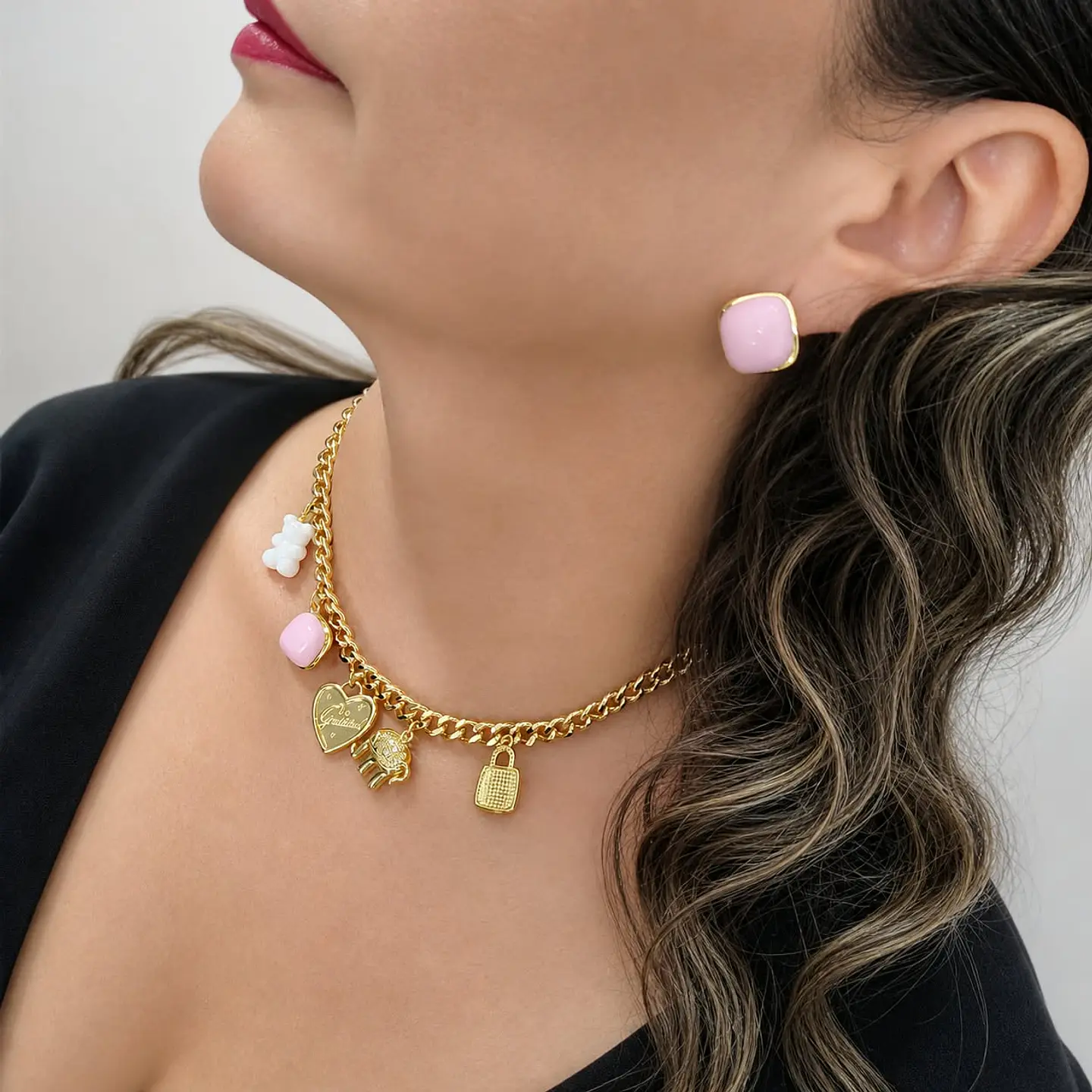 Collar en rodio tipo choker.  1