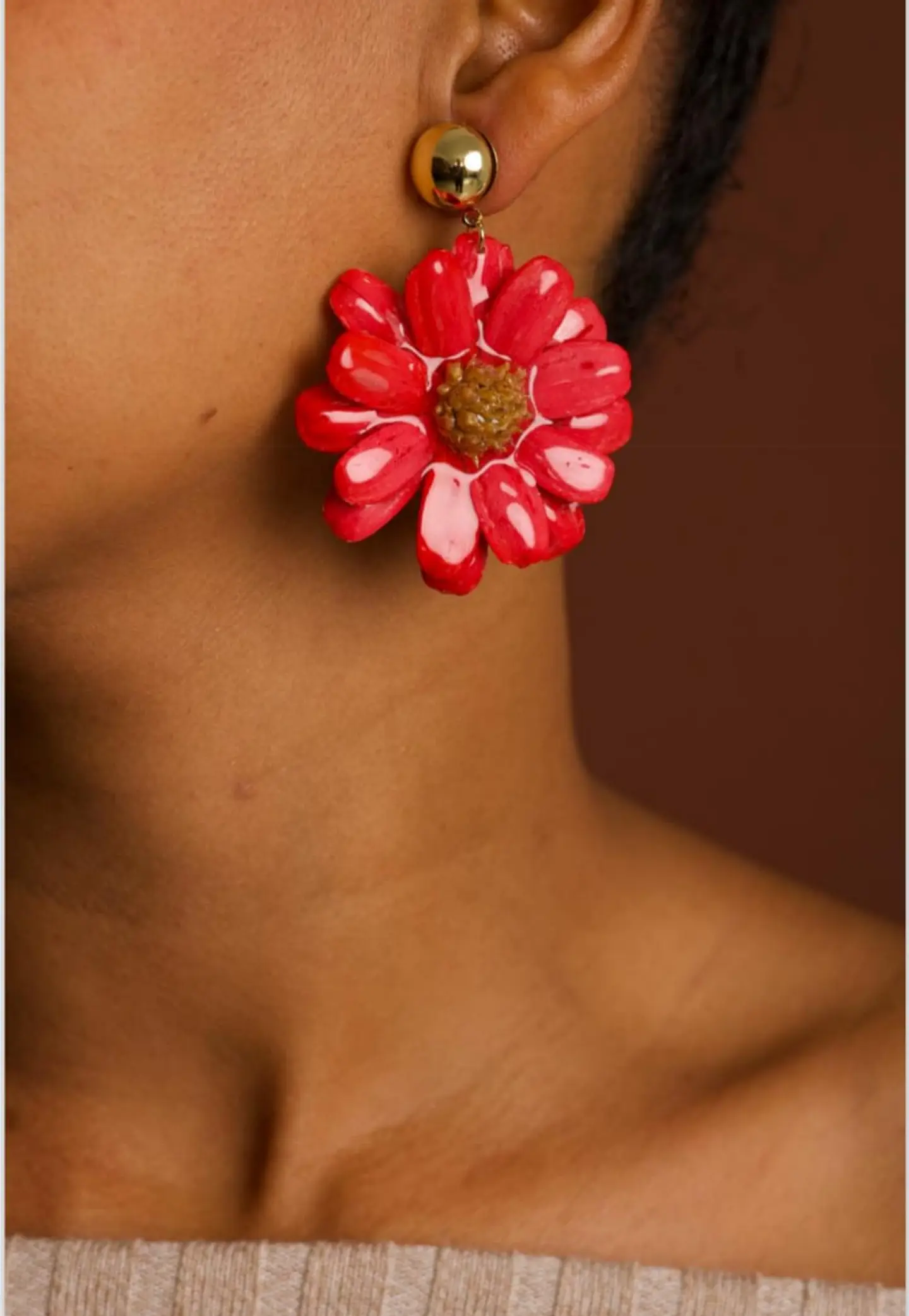Arete en forma de flor color roja 1