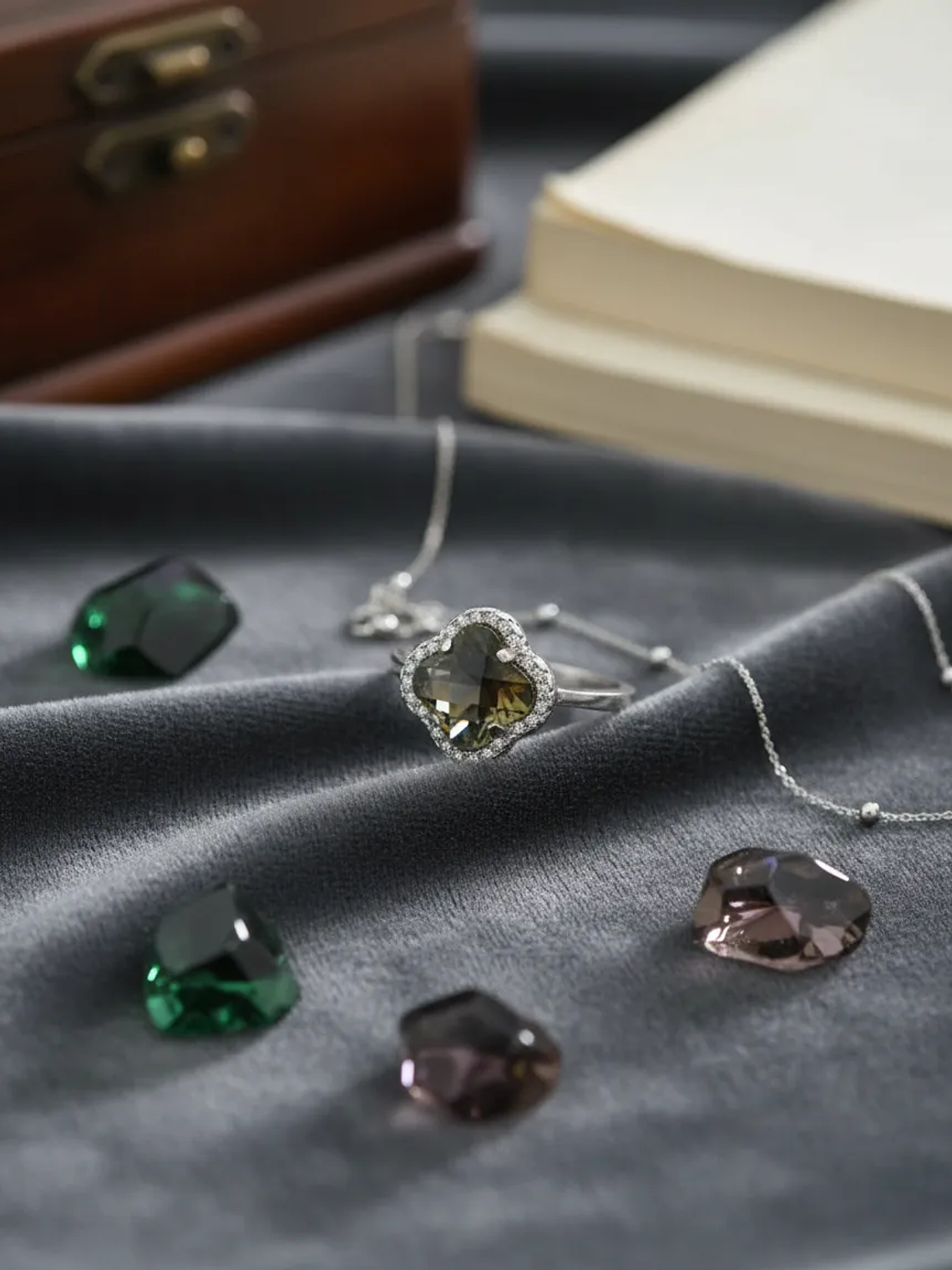 Anillo Estilo Van Cleef Con Sultanita y Circones Plateado 1