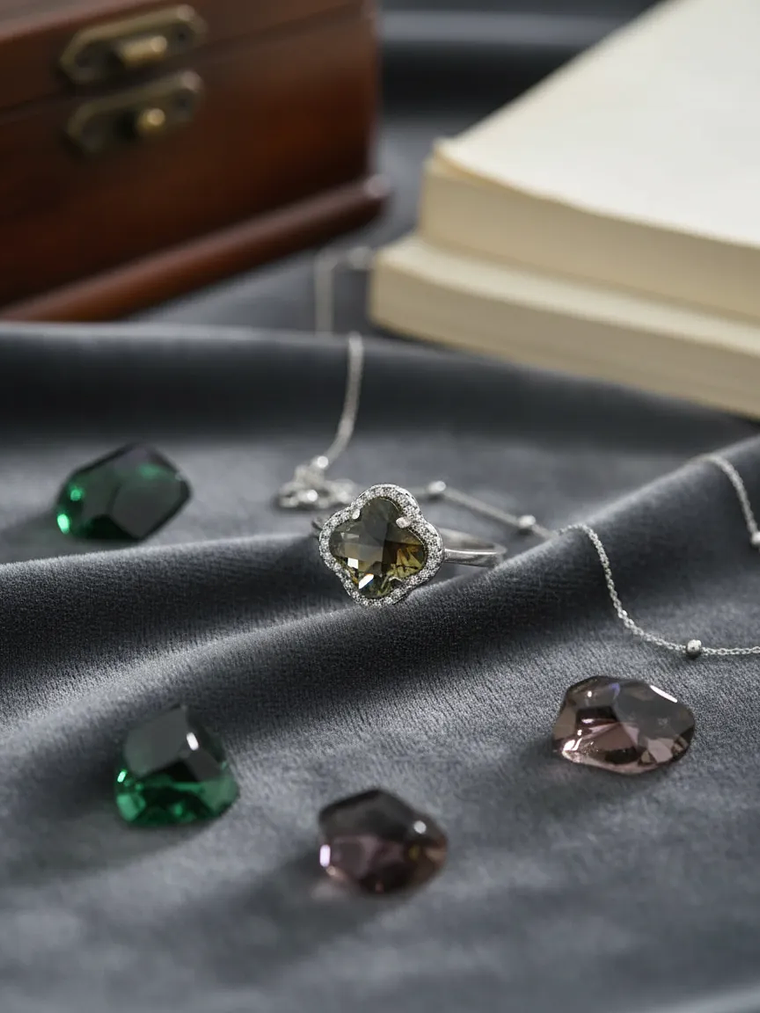 Anillo Estilo Van Cleef Con Sultanita y Circones Plateado 1