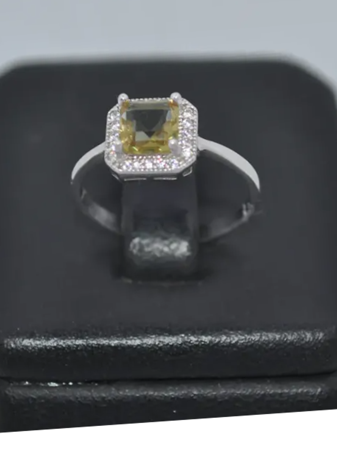 Precioso Anillo Cuadrado Con Piedra Sultanita y Circones 2