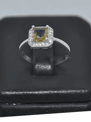 Precioso Anillo Cuadrado Con Piedra Sultanita y Circones