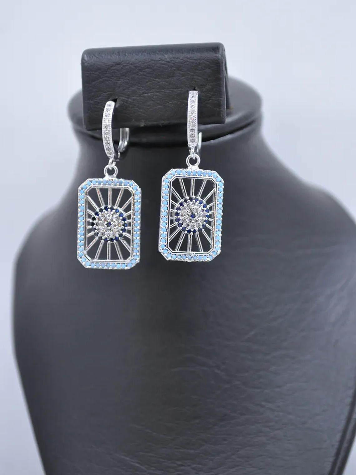 Aretes Plateados Rectangulares Ojo Turco Con Circones  4