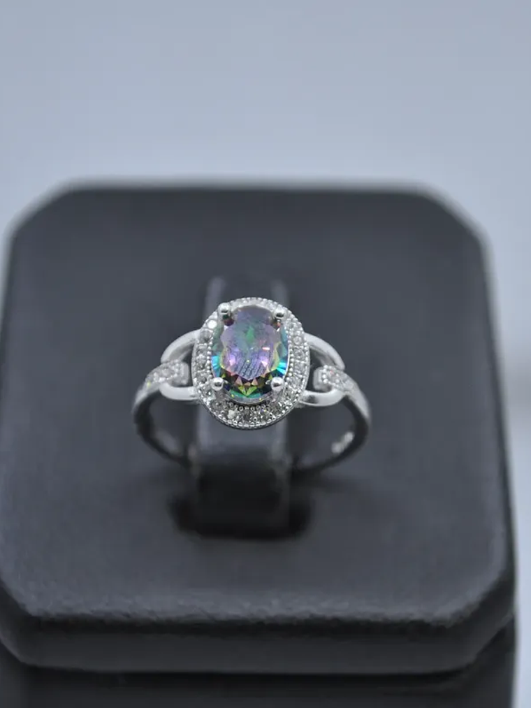 Precioso y Único Anillo Ovalado Con Topacio Místico Plateado 3