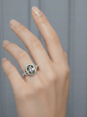 Precioso y Único Anillo Ovalado Con Topacio Místico Plateado