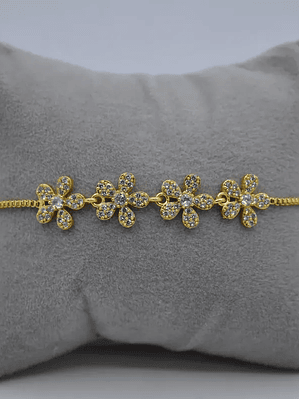 Pulseras Con Dijes De Flores y Circones Dorado 