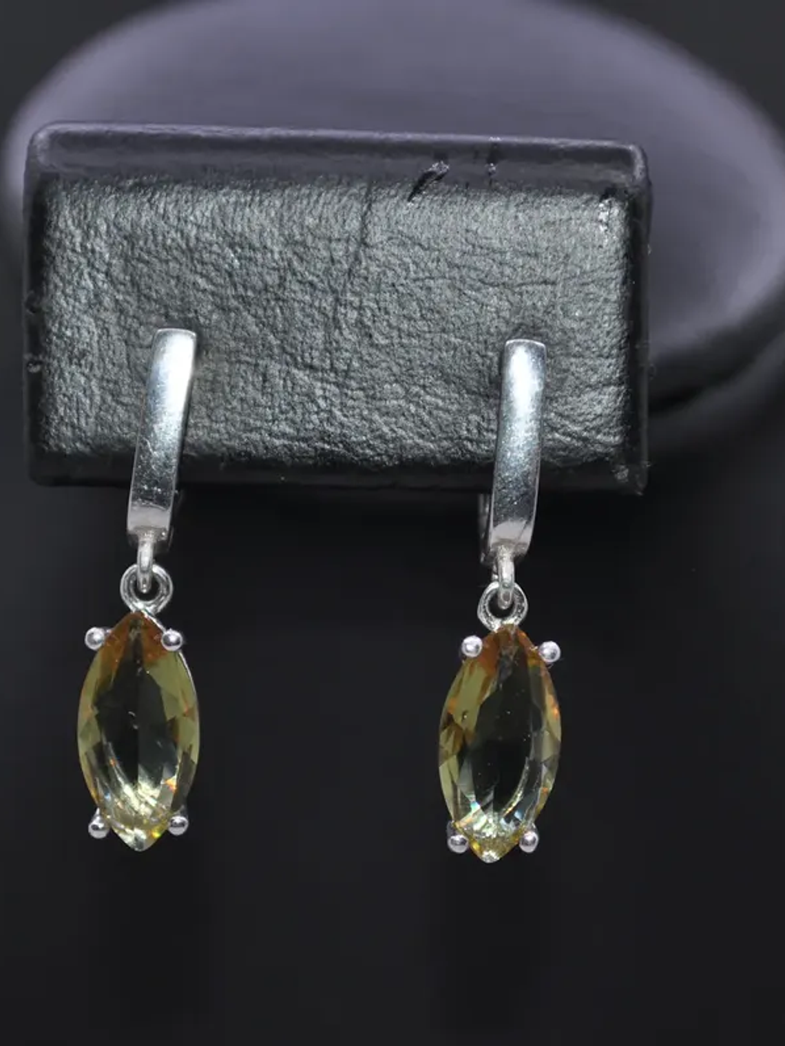 Aretes Elegantes En Forma De Gota Con Piedra Sultanita Plateado 2
