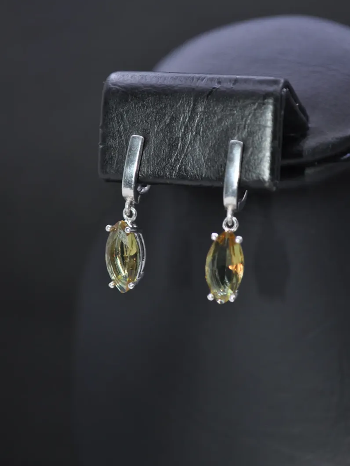 Aretes Elegantes En Forma De Gota Con Piedra Sultanita Plateado 3