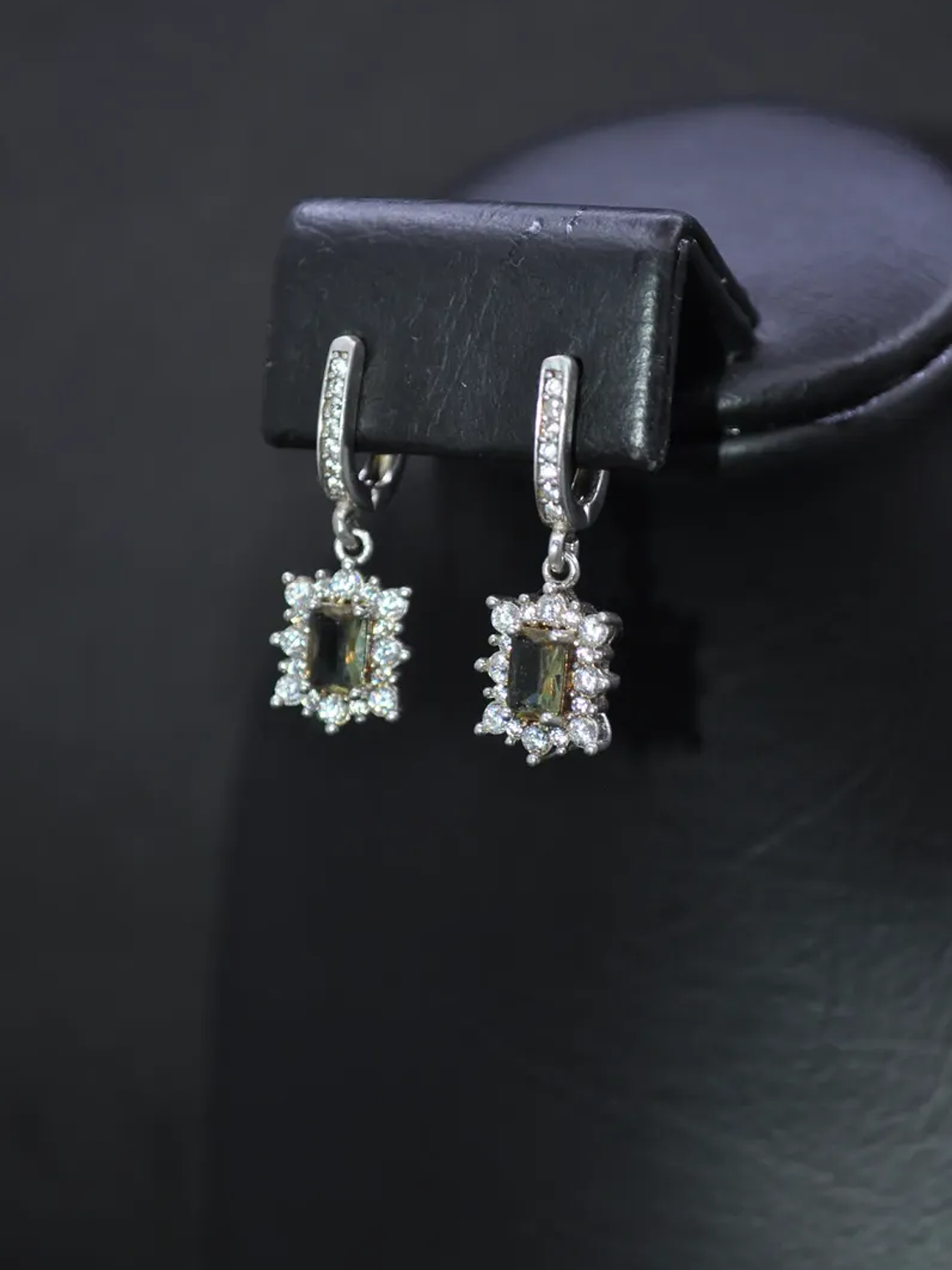 Aretes Con Piedra Rectangular Sultanita  3