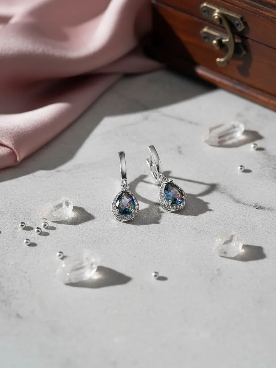 Aretes Forma Gota Con Piedra Topacio Místico Y Circones Plateado 1