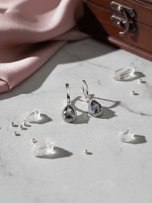 Aretes Forma Gota Con Piedra Topacio Místico Y Circones Plateado