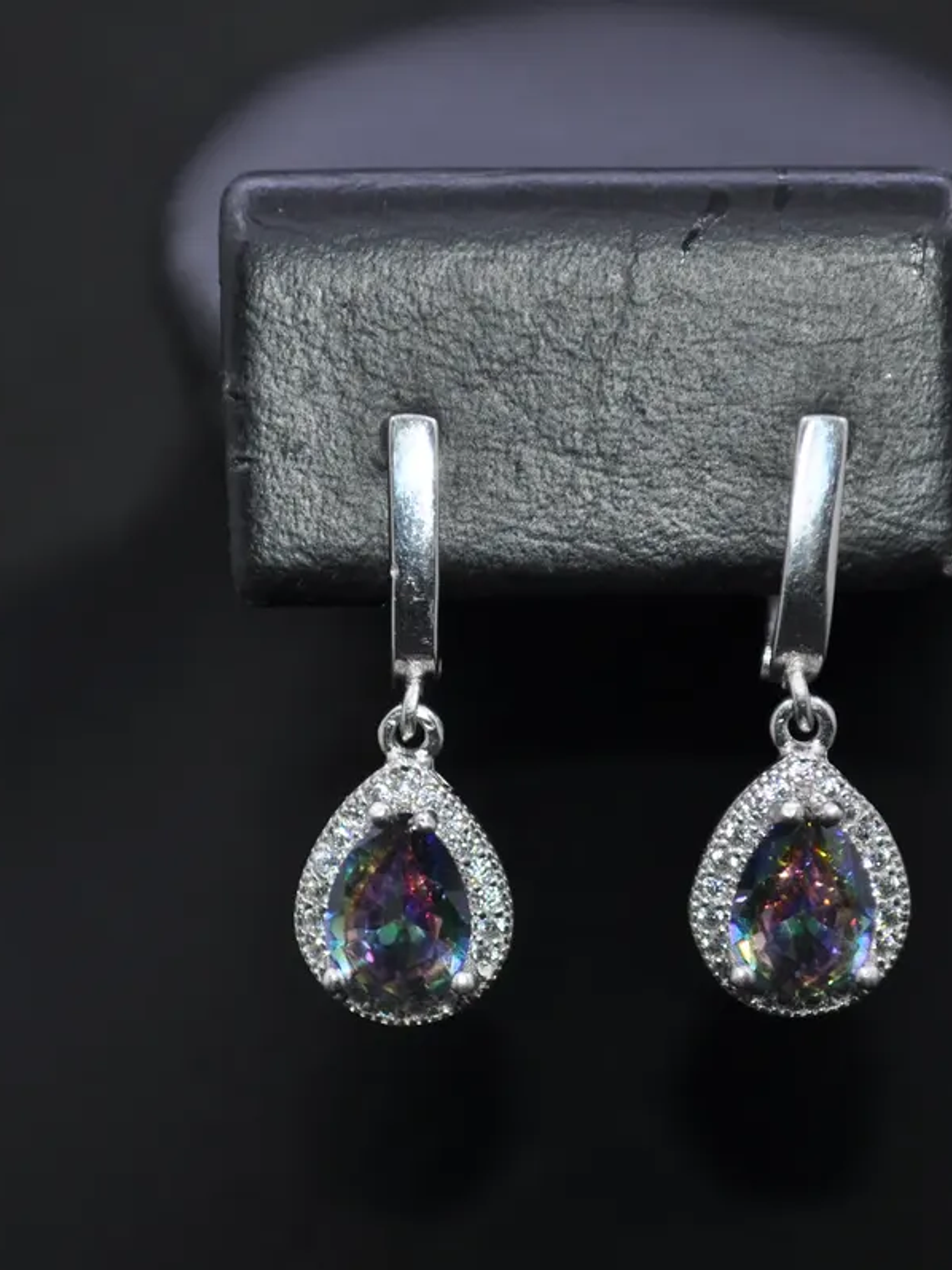 Aretes Forma Gota Con Piedra Topacio Místico Y Circones Plateado 2