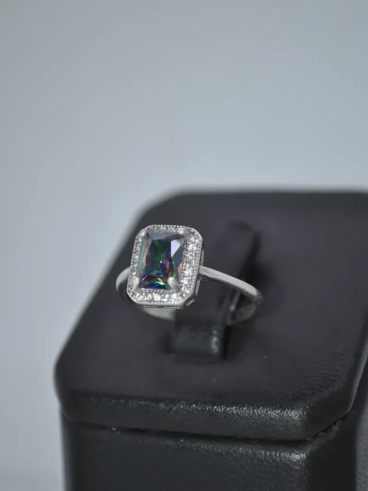 Anillo Rectangular Con Topacio Místico Y Circones 3