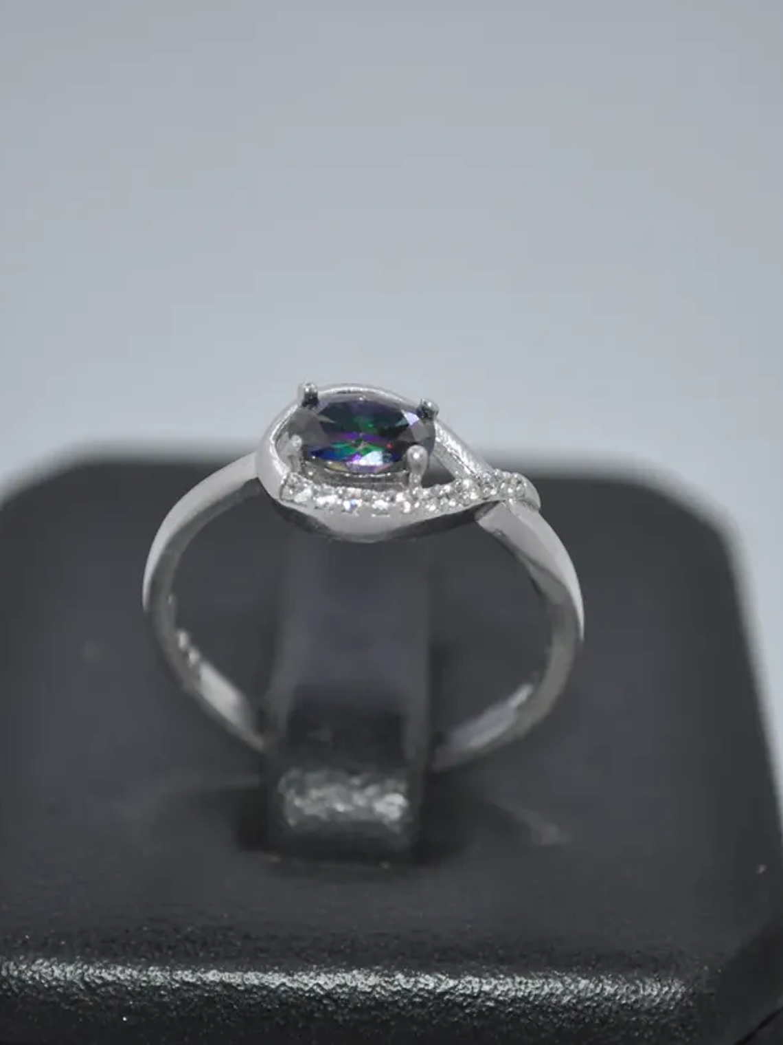 Anillo Gota De Costado Con Topacio Mistico Y Circones 2