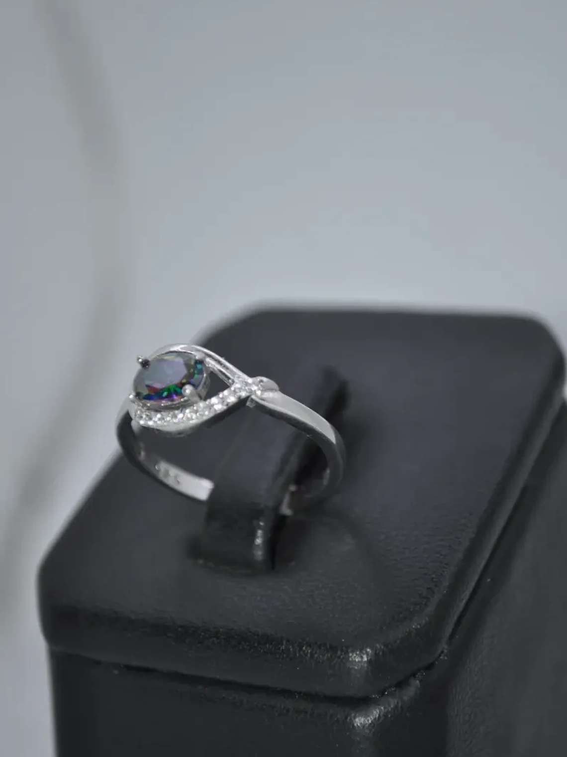 Anillo Gota De Costado Con Topacio Mistico Y Circones 3