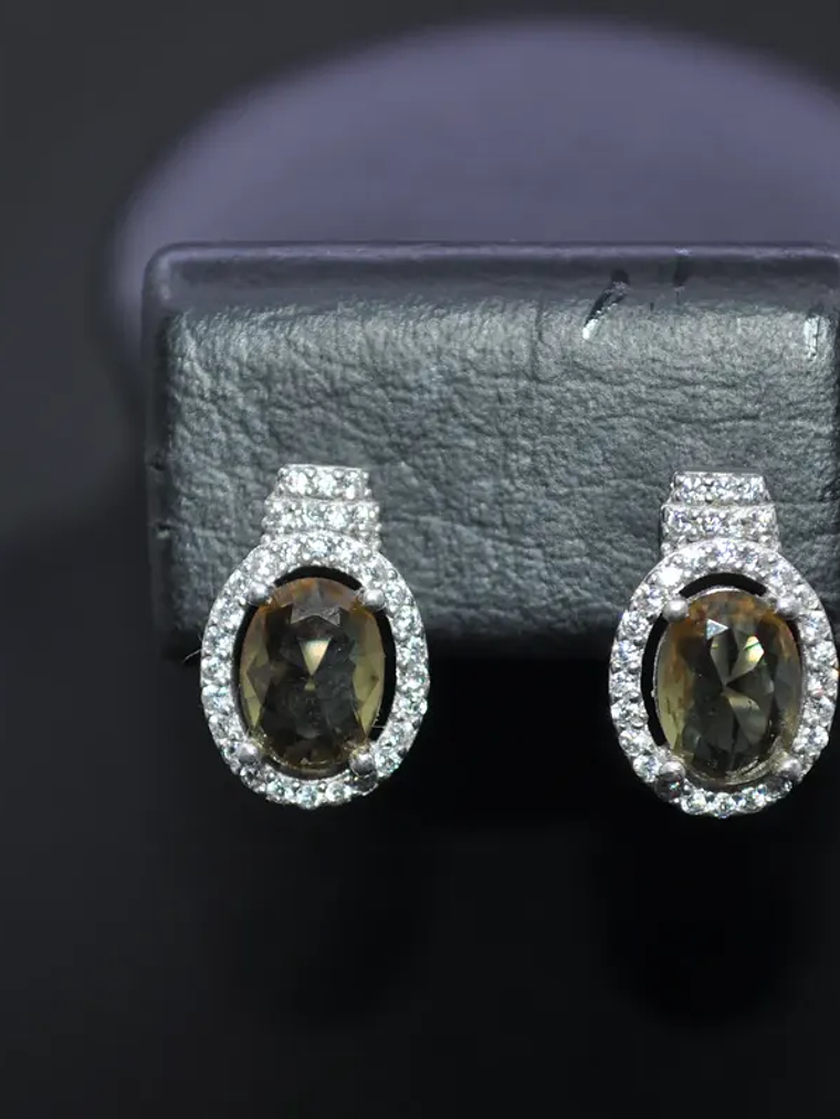 Aretes Ovalados Con Piedra Sultanita y Circones en Plata De Ley 925 2