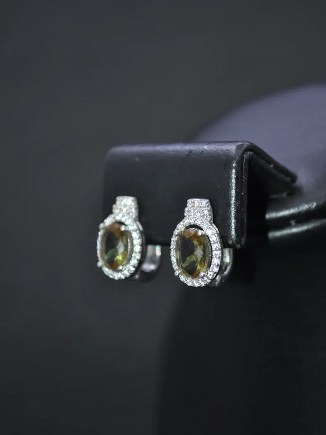 Aretes Ovalados Con Piedra Sultanita y Circones en Plata De Ley 925 3