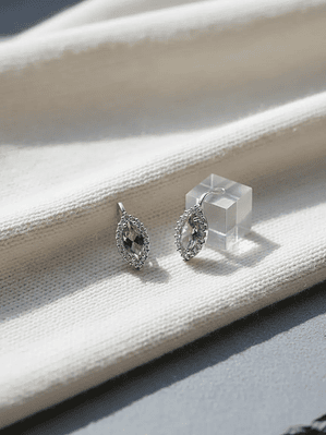 Aretes Pequeños y Delicados en Plata 925 con Piedra Sultanita