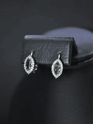 Aretes Pequeños y Delicados en Plata 925 con Piedra Sultanita