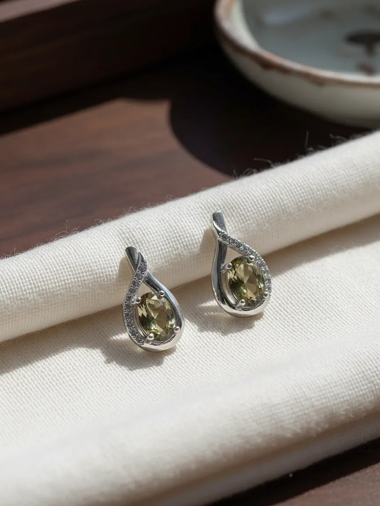 Aretes Forma Gota Con Circones Alrededor Y Sultanita 1