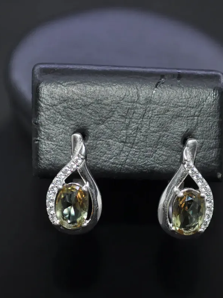 Aretes Forma Gota Con Circones Alrededor Y Sultanita 2