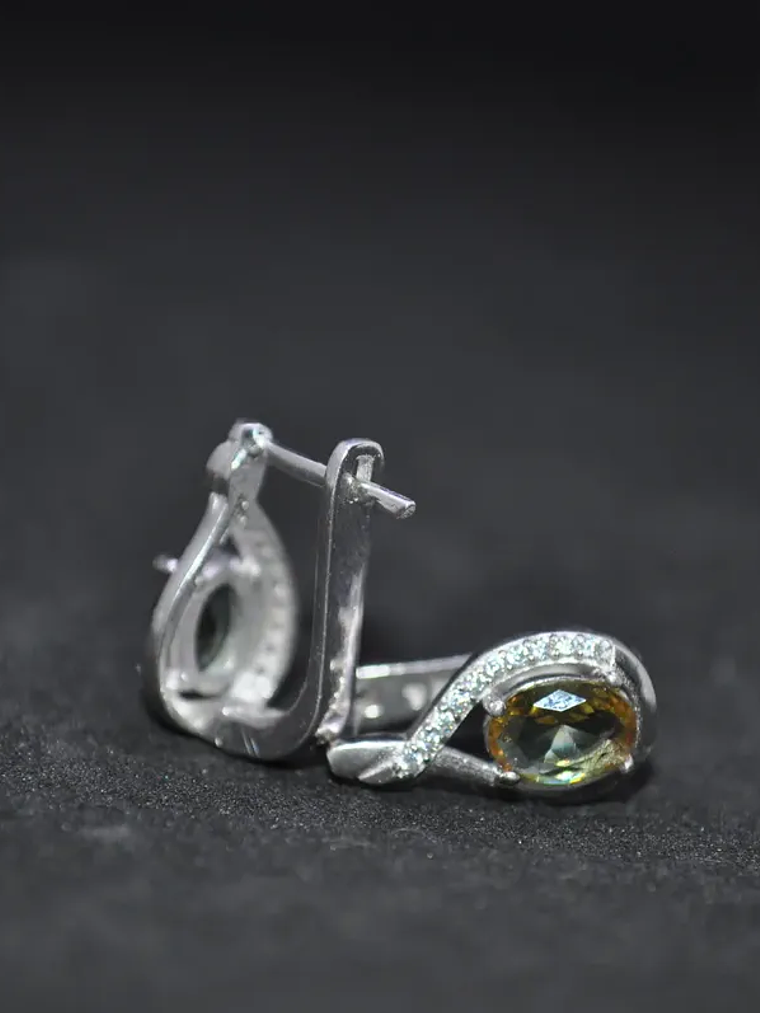 Aretes Forma Gota Con Circones Alrededor Y Sultanita 4