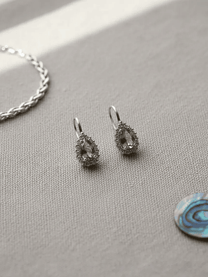 Aretes en Forma de Gota Con Sultanita