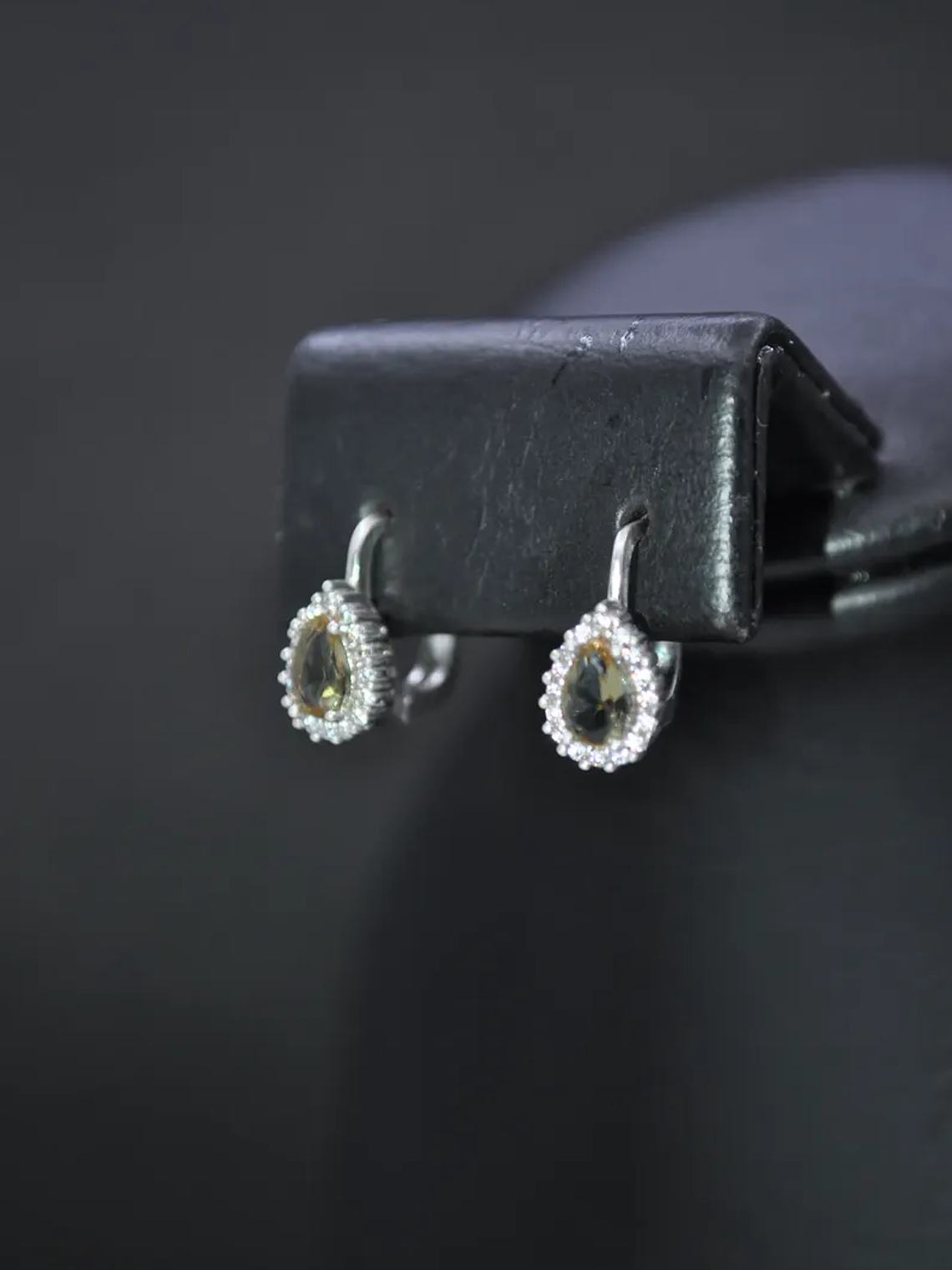 Aretes en Forma de Gota Con Sultanita 2