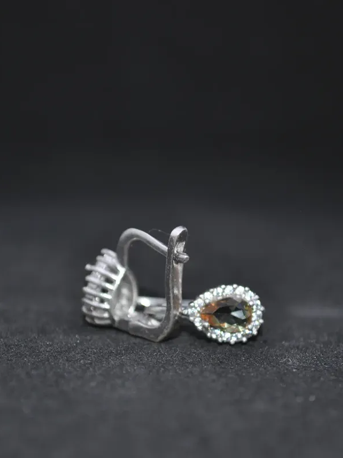 Aretes en Forma de Gota Con Sultanita 3