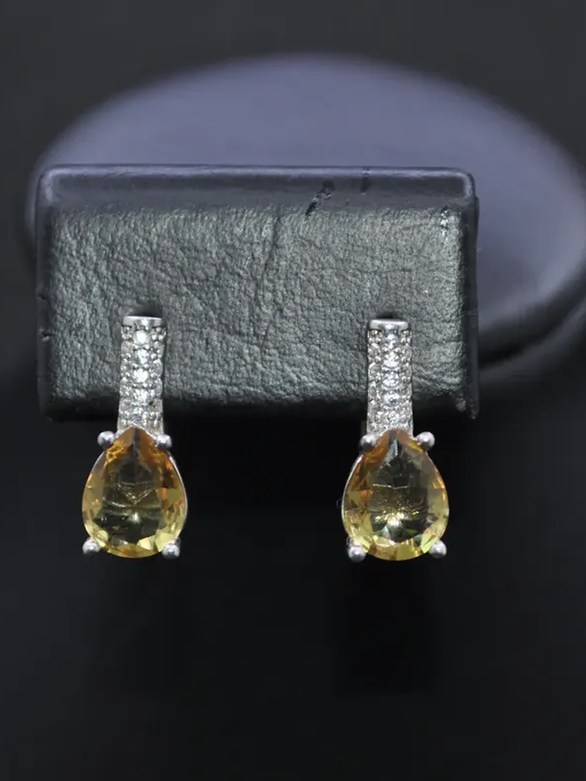 Aretes En Gota Con Piedra Que Cambia De Color 2
