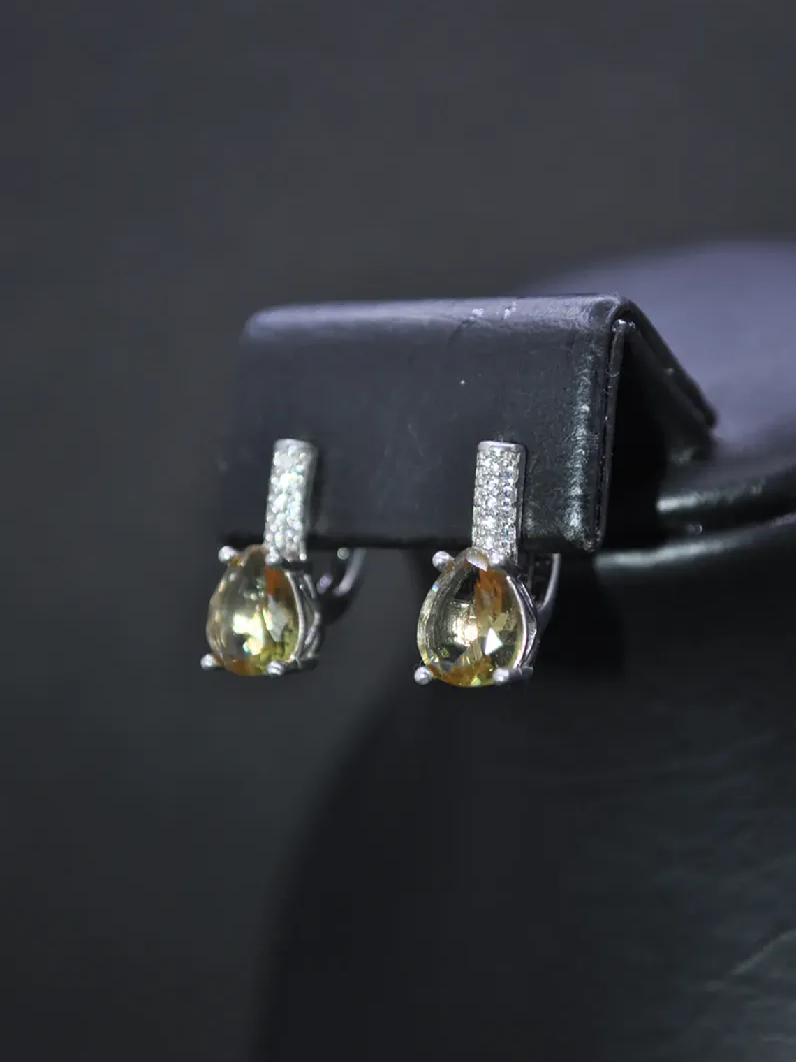 Aretes En Gota Con Piedra Que Cambia De Color 3