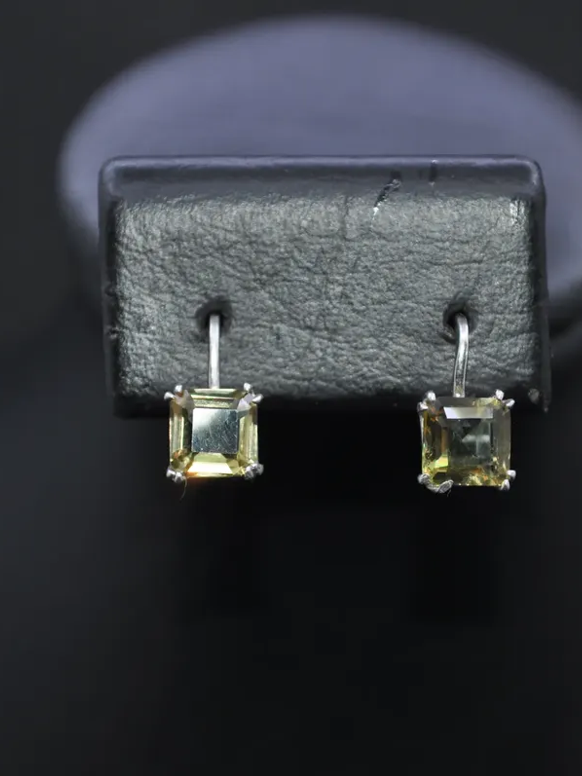 Aretes Cuadrados Sencillos Y Elegantes Con Sultanita 2