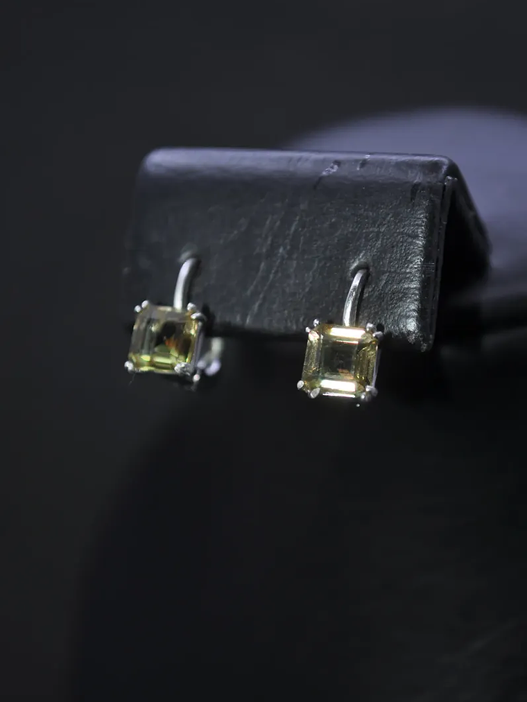 Aretes Cuadrados Sencillos Y Elegantes Con Sultanita 3