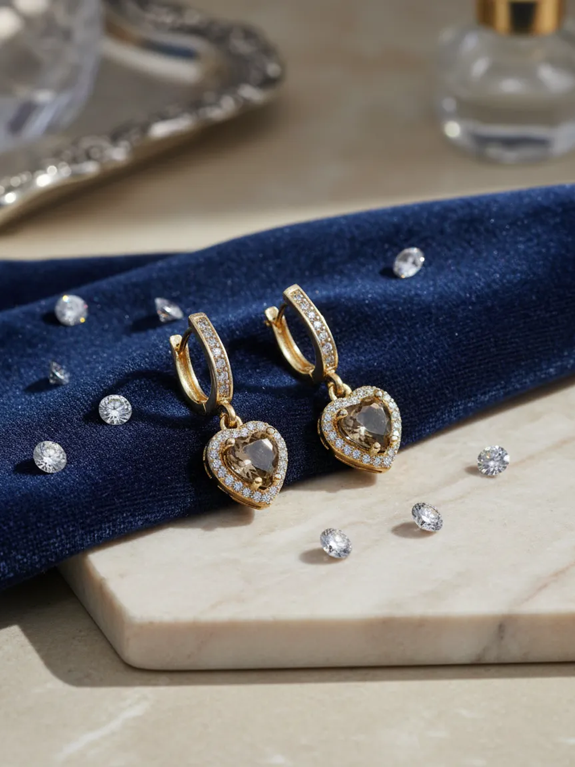 Aretes Dorados Forma Corazón Con Piedra Sultanita Y Circones 1