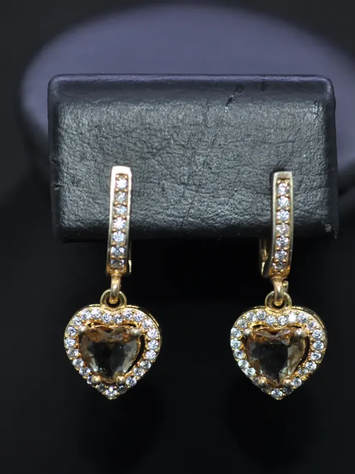 Aretes Dorados Forma Corazón Con Piedra Sultanita Y Circones 2