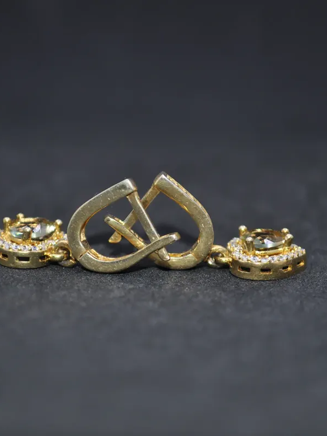 Aretes Dorados Forma Corazón Con Piedra Sultanita Y Circones 5