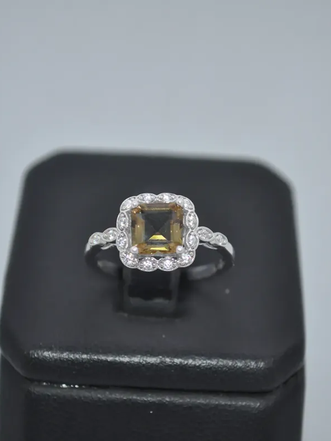 Precioso Anillo Cuadrado Con Sultanita Y Circones En Plata 2