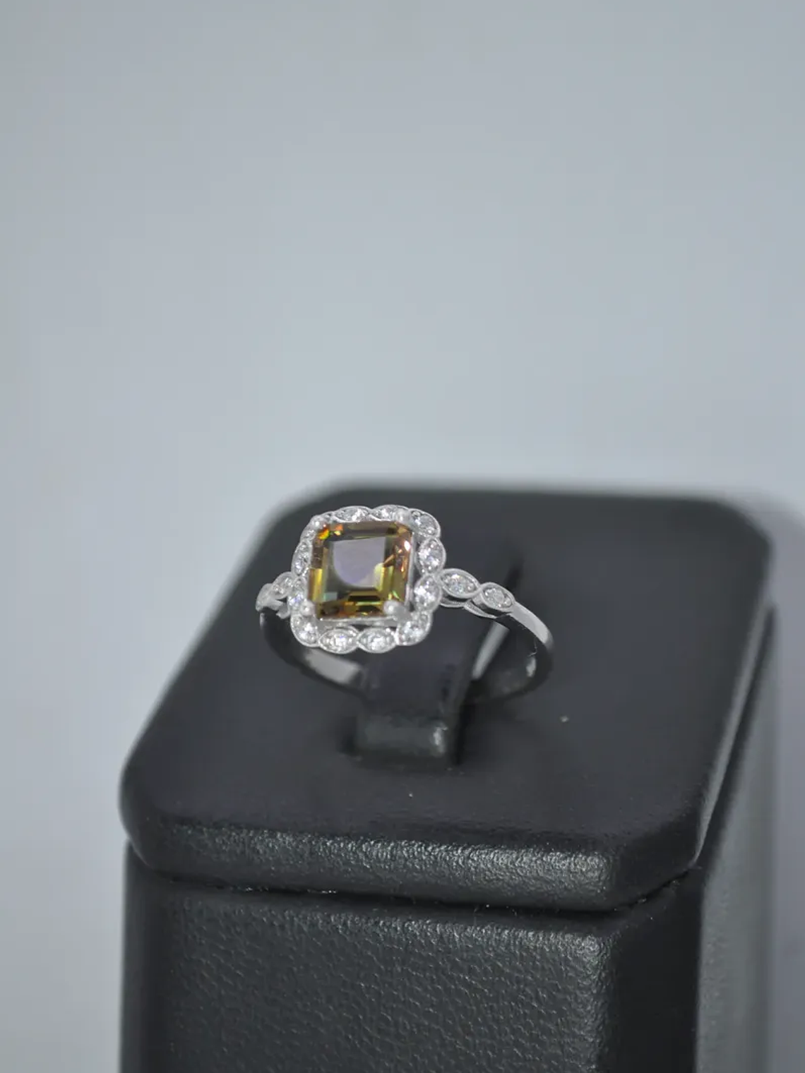 Precioso Anillo Cuadrado Con Sultanita Y Circones En Plata 3