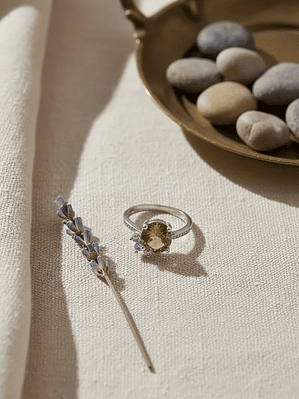 Precioso Anillo Circular Con Petalos Y Piedra Sultanita