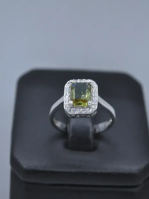 Anillo Cuadrado Con Piedra Sultanita