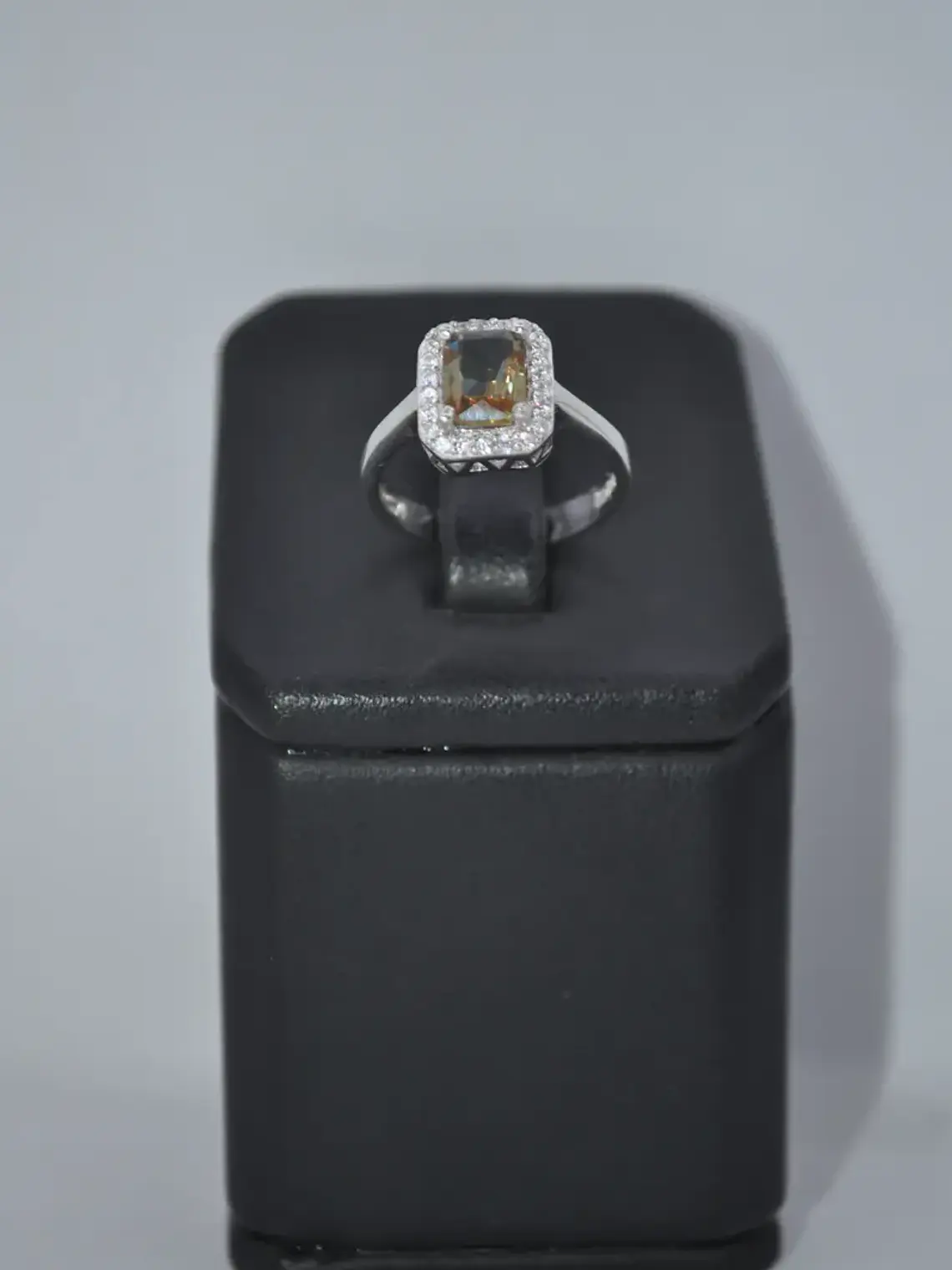 Anillo Cuadrado Con Piedra Sultanita 4