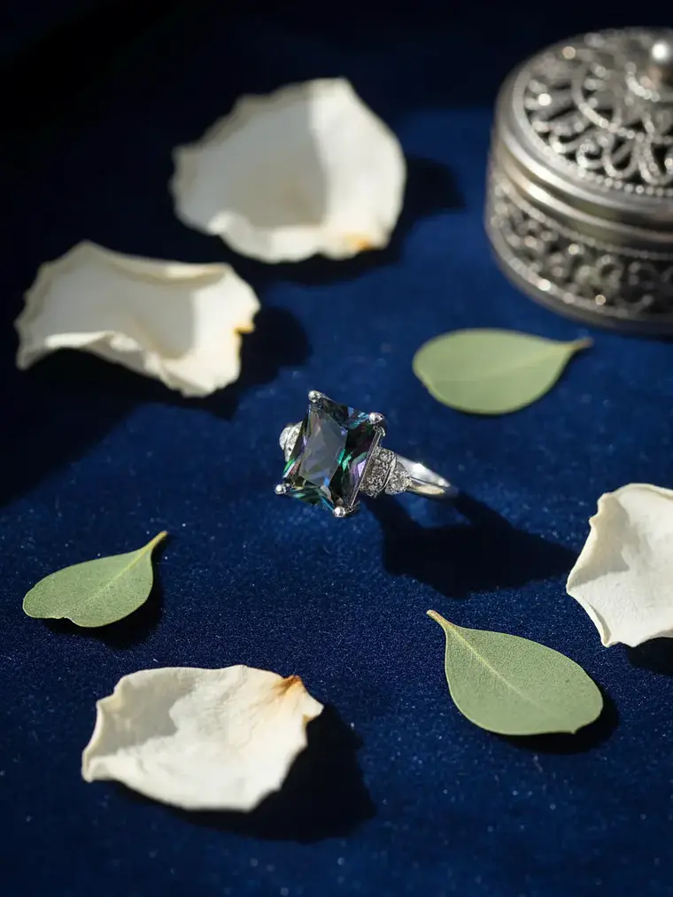 Anillo Rectangular En Plata Con Topacio Mistico Y Circones 1