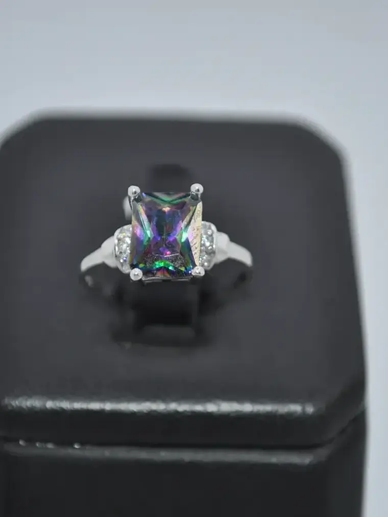 Anillo Rectangular En Plata Con Topacio Mistico Y Circones 3