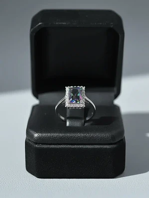 Anillo En Plata Rectangular Con Topacio Mistico Y Circones