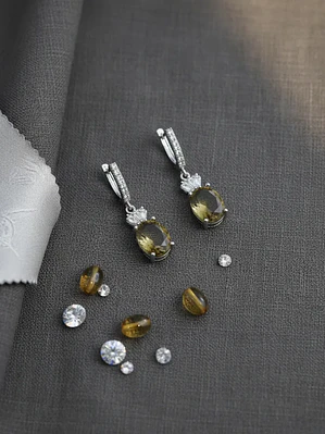 Aretes En Forma Ovalada Con Circones Y Piedra Sultanita