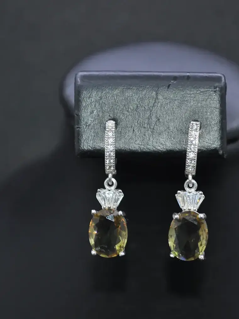 Aretes En Forma Ovalada Con Circones Y Piedra Sultanita 2