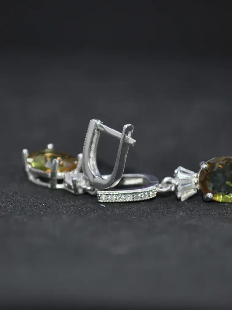 Aretes En Forma Ovalada Con Circones Y Piedra Sultanita 4